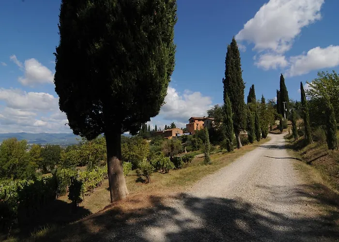 Podere Capitignano مزرعة للإقامة